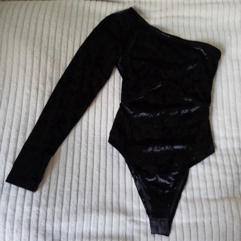 Fabletics velveteen asymmetrical bodysuit - Picture 1 of 4